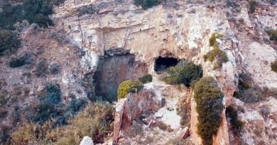 Πάρος: Σπήλαια και Σπήλαιο των Νυμφών
