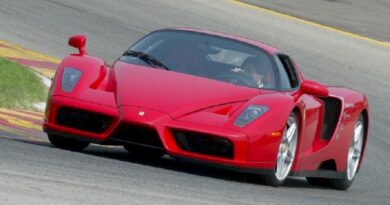 2,5 εκατομμύρια ευρώ εξαφανίστηκαν σε ένα δευτερόλεπτο: Μηχανικός τράκαρε μια σπάνια Ferrari Enzo